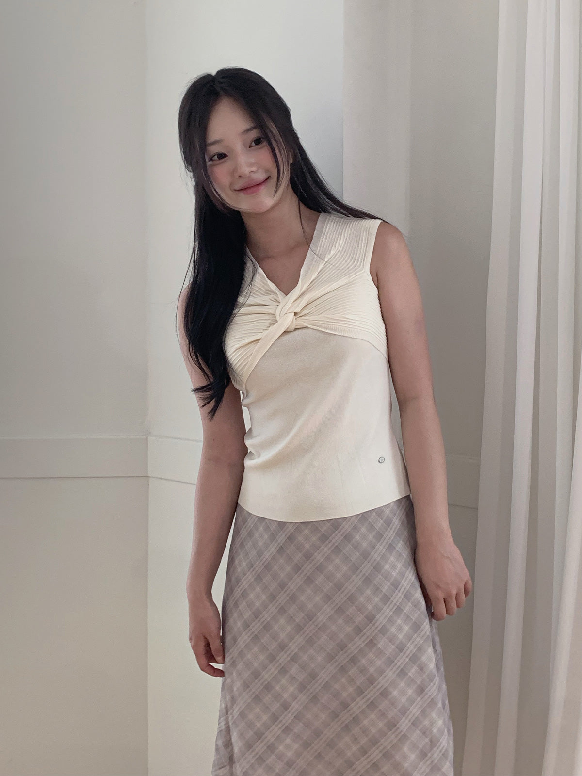 Jeron twist off-shoulder short sleeve knit