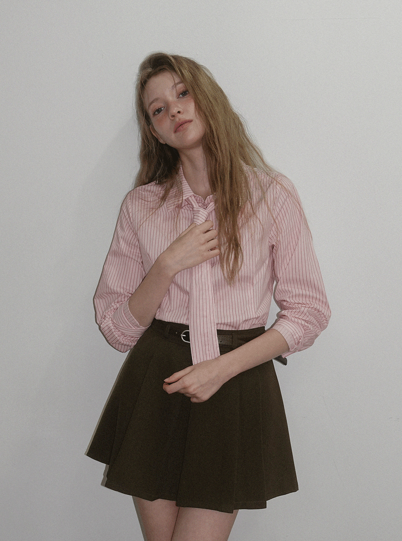 Rine stripe pintuck long sleeve shirt (strap set)