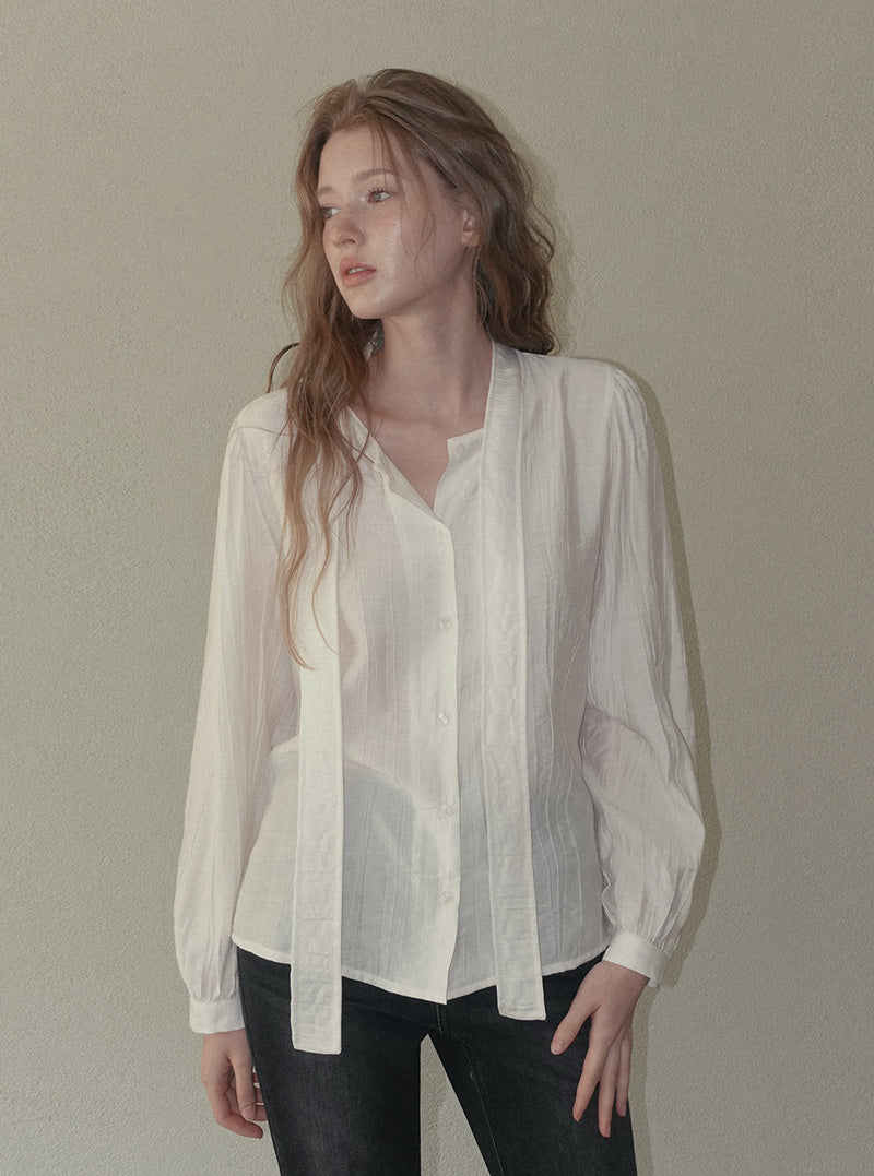 Bulkin wrinkle pintuck tie long sleeve blouse