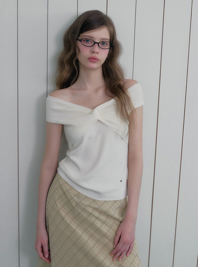Jeron twist off-shoulder short sleeve knit