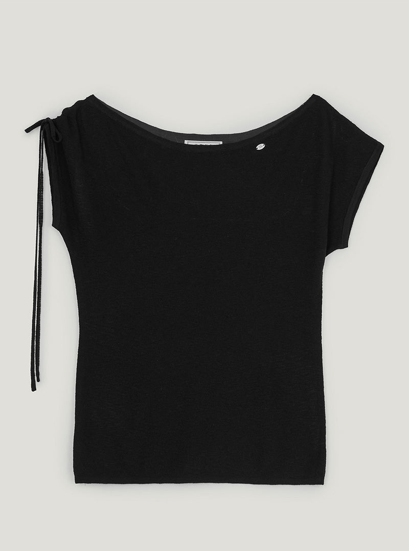 Peller off-shoulder strap short sleeve knit