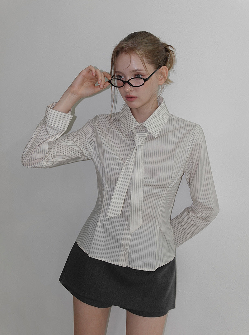 Rine stripe pintuck long sleeve shirt (strap set)