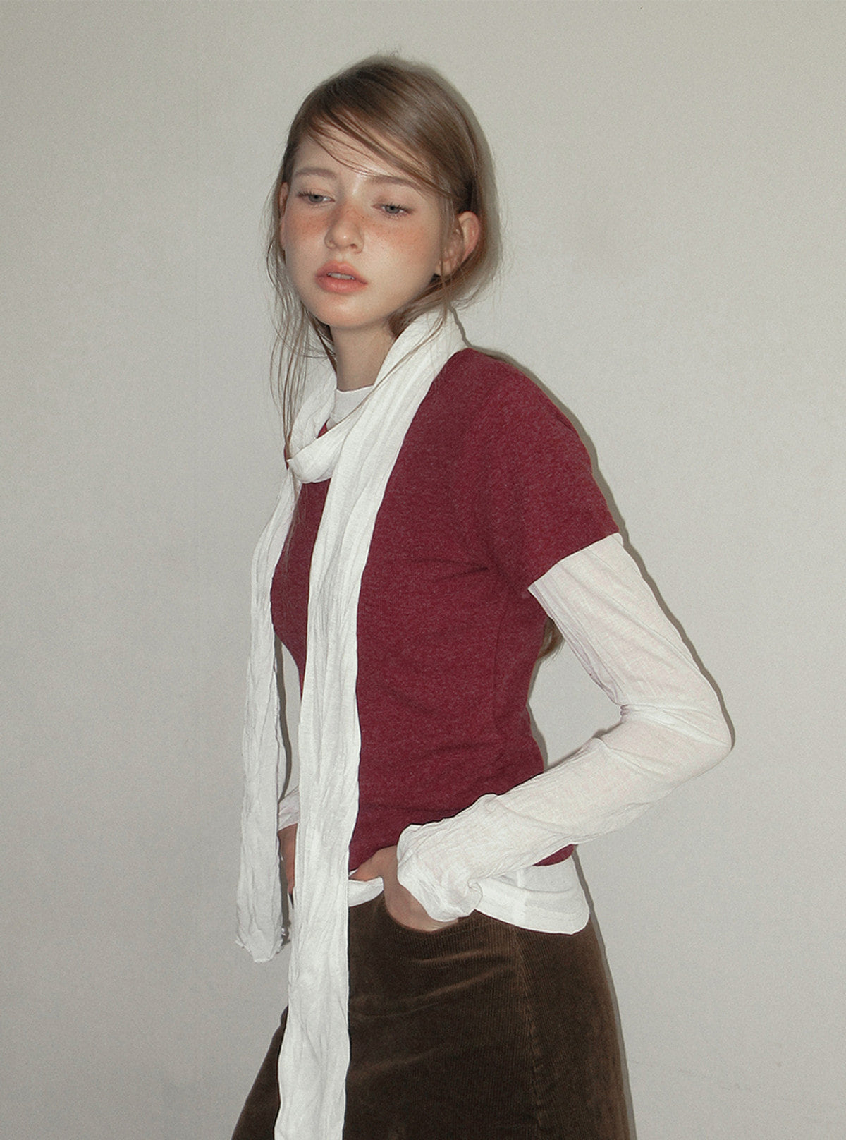 TWEE Toen wrinkle round neck long sleeve T-shirt (strap set) | Product styling view 11