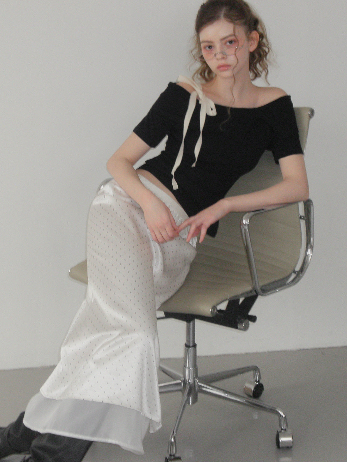 Petit strap one shoulder t-shirt