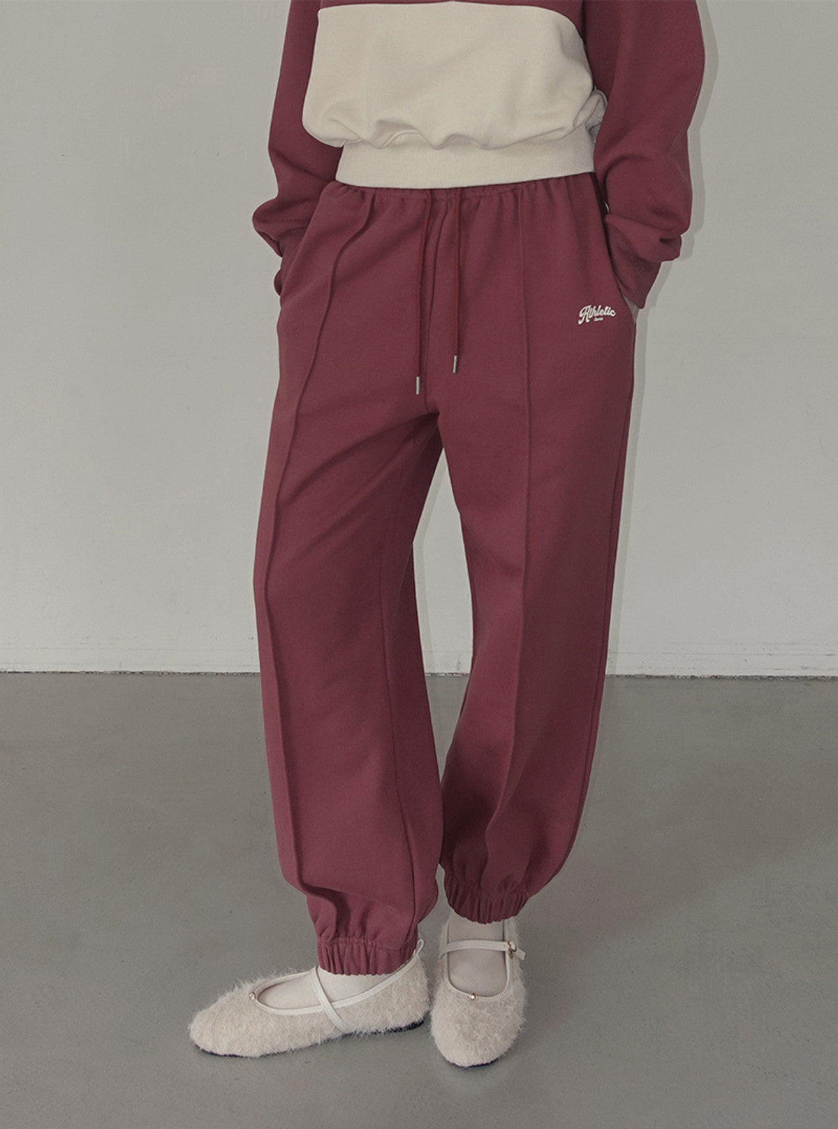 Kerd pintuck banding long jogger pants | View 6
