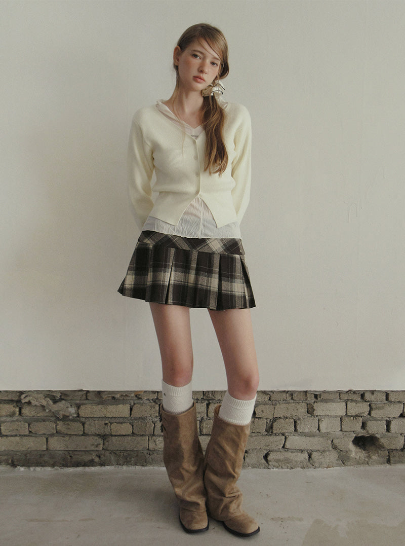 TWEE Coers round/V-neck long sleeve knit cardigan | Product styling view 9