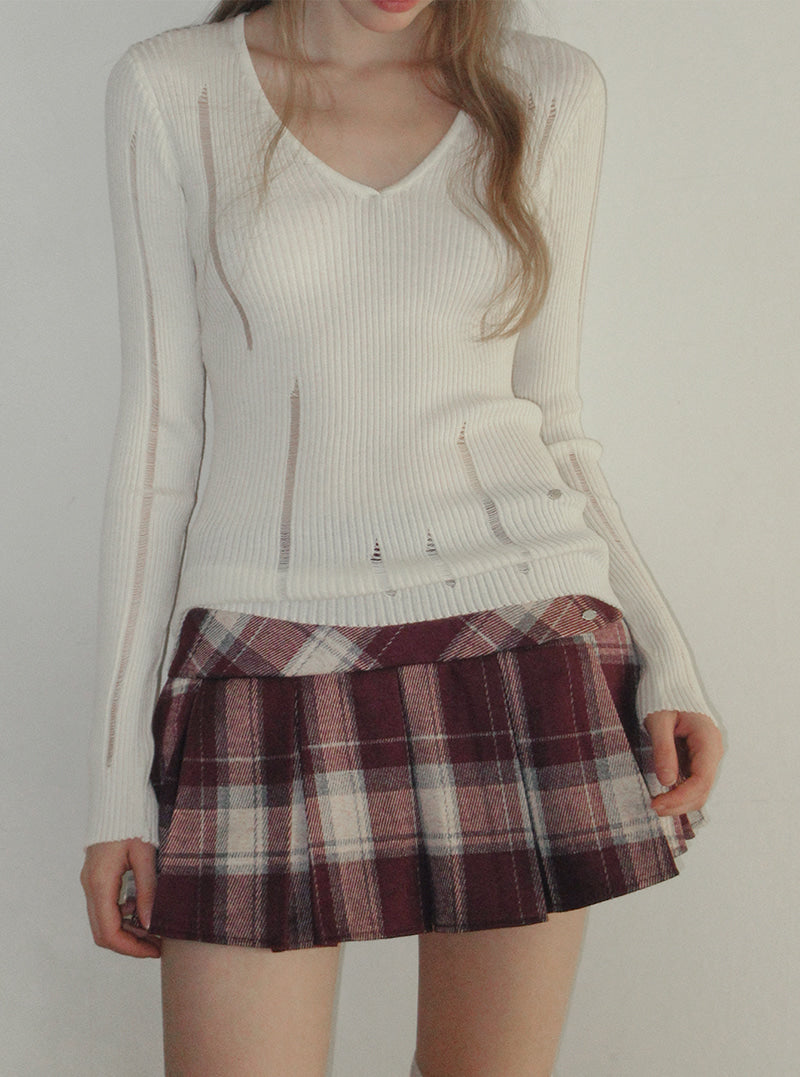 TWEE Peti vintage distressed V-neck long sleeve knit | Product styling view 6