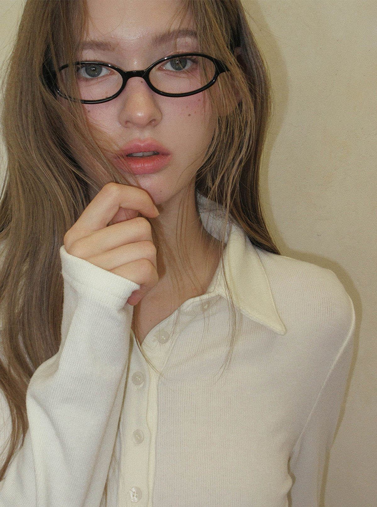 TWEE Toel basic collar long sleeve T-shirt | Product styling view 9