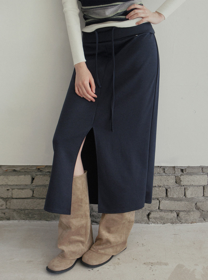 TWEE Tini folding front slit long skirt | Product styling view 5