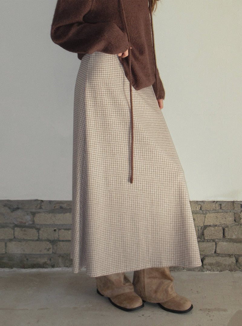 TWEE Pose check banding long skirt | Product styling view 4