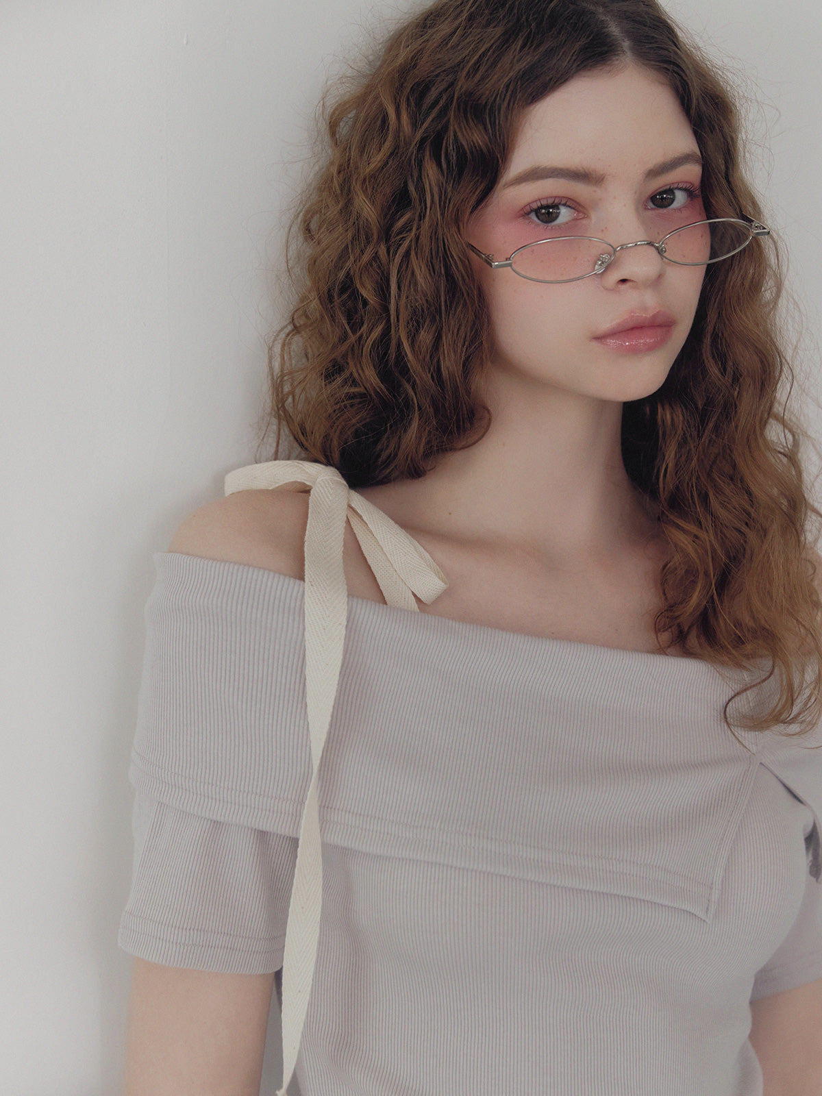Petit strap one shoulder t-shirt
