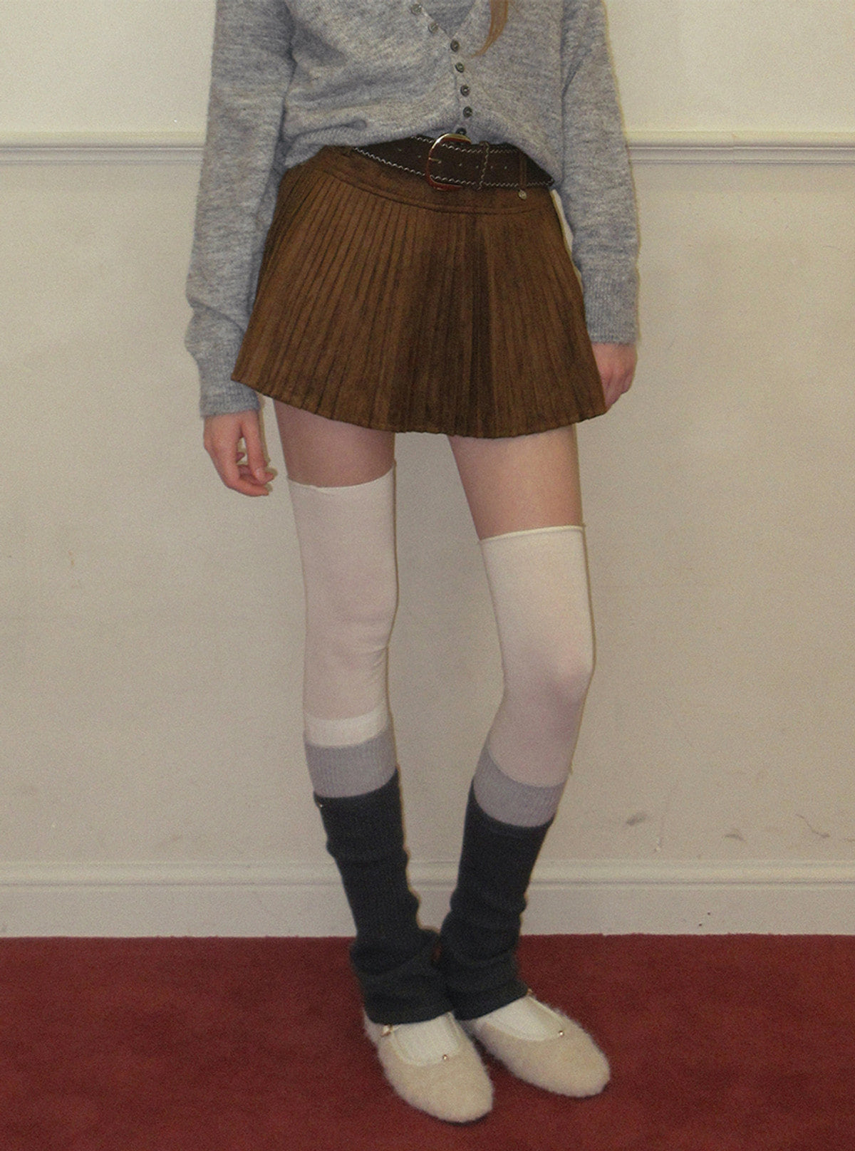 TWEE Tonel suede pleated mini skirt (belt set) | Product styling view 4