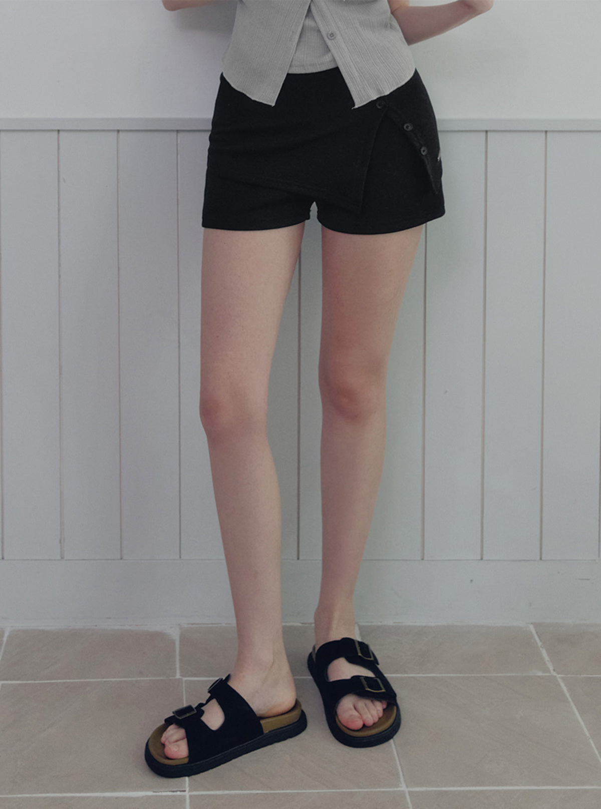 Hevit Button Skirt Shorts