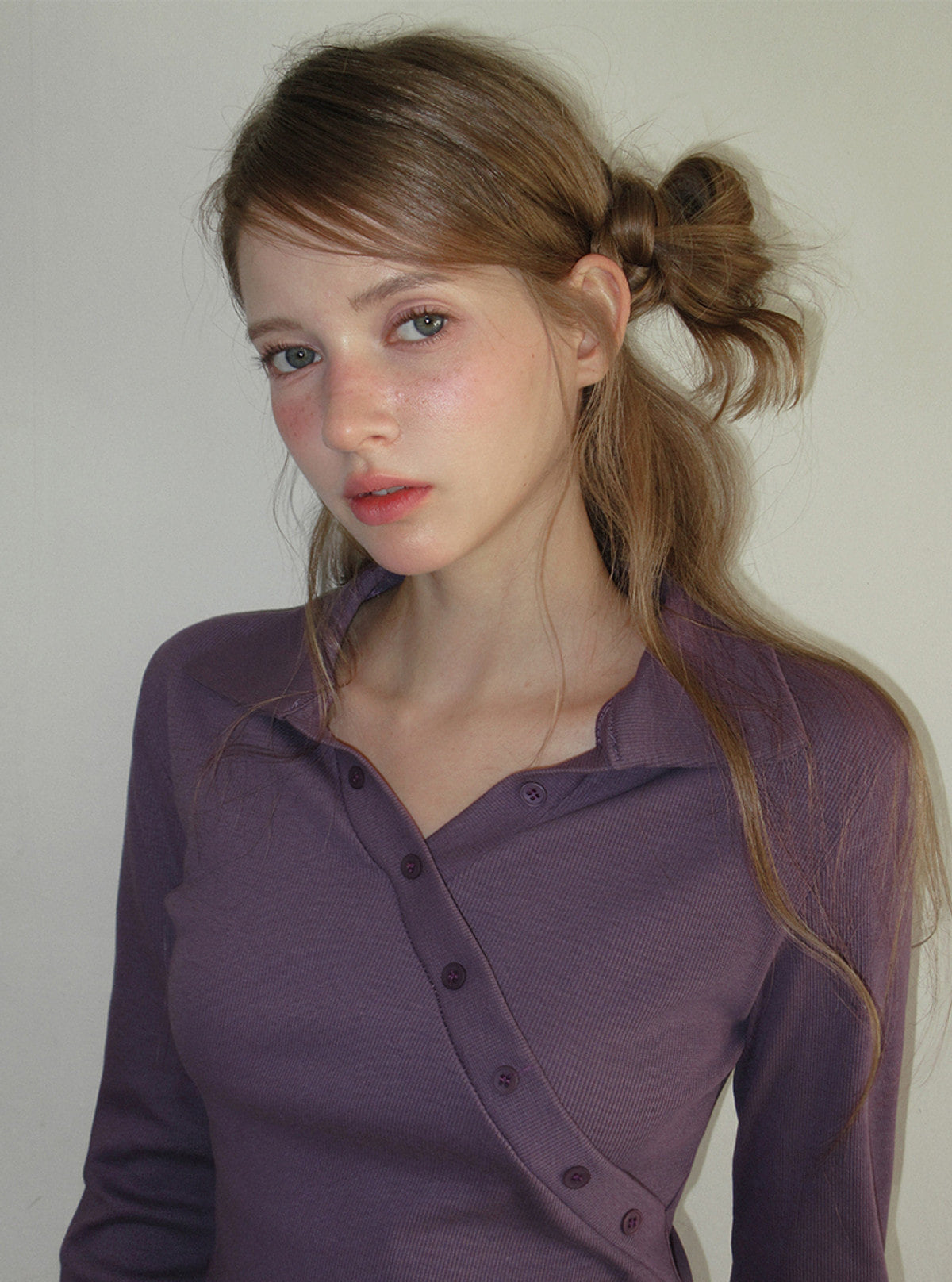 TWEE Normal diagonal button collar long sleeve T-shirt | Product styling view 5