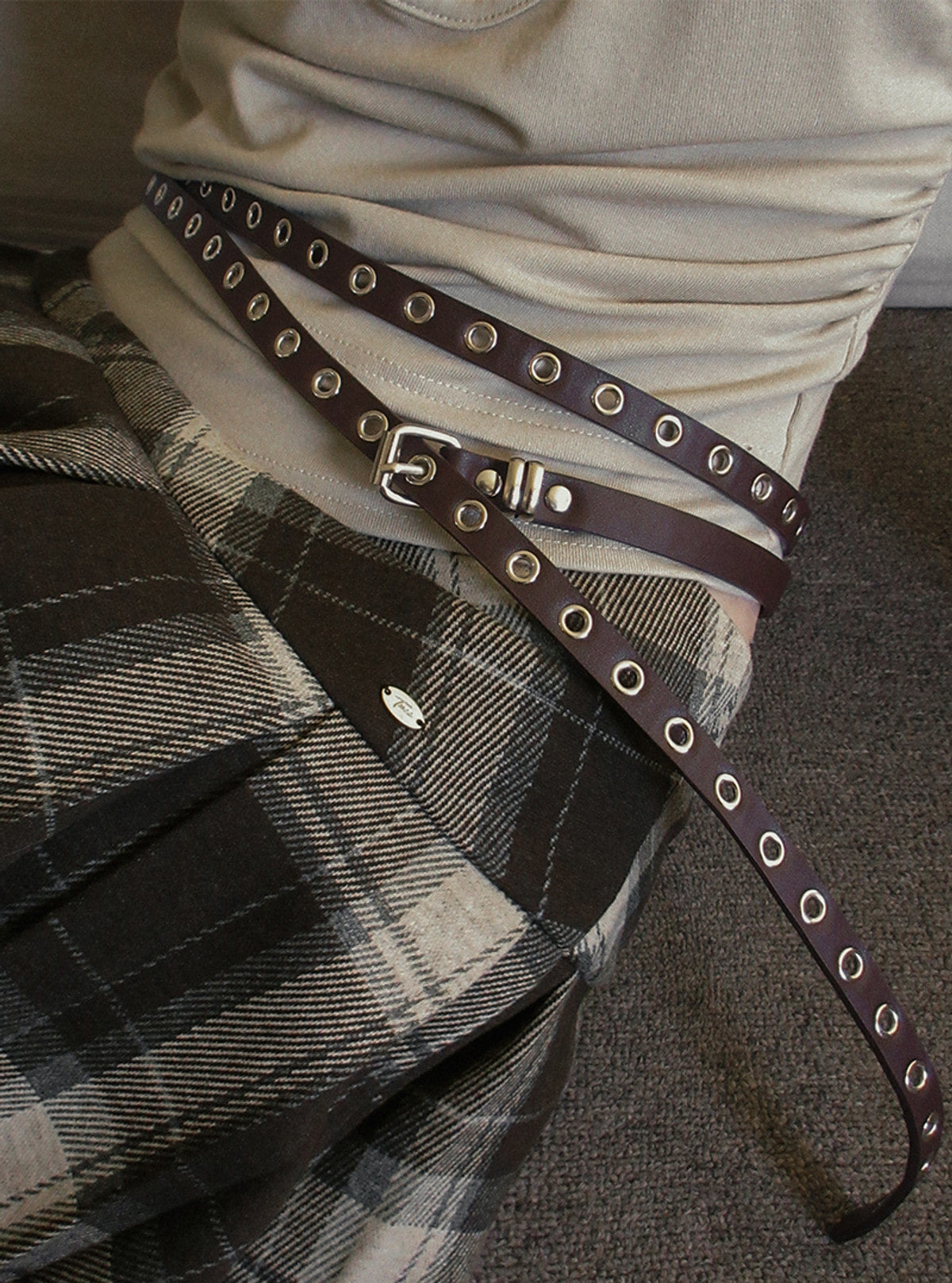 TWEE Roco eyelet double long belt | Product styling view 7