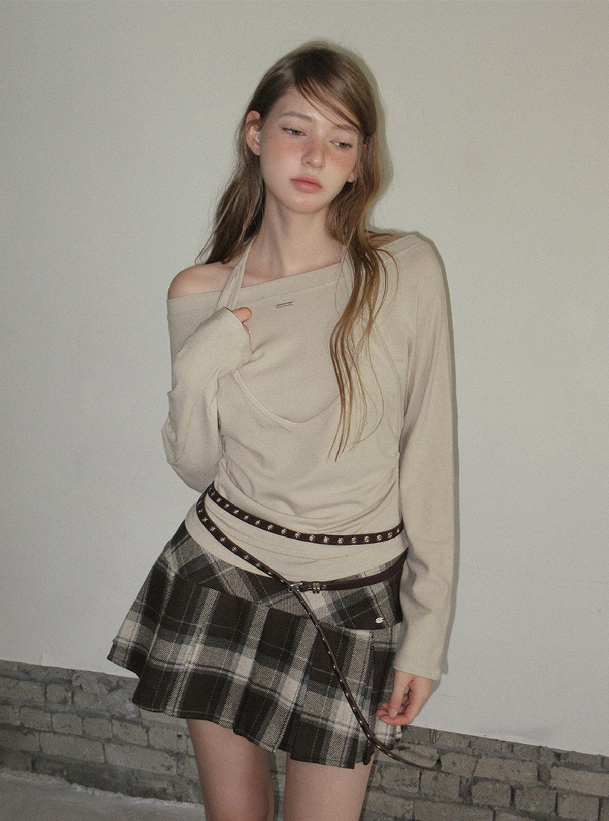 TWEE Roco eyelet double long belt | Product styling view 8