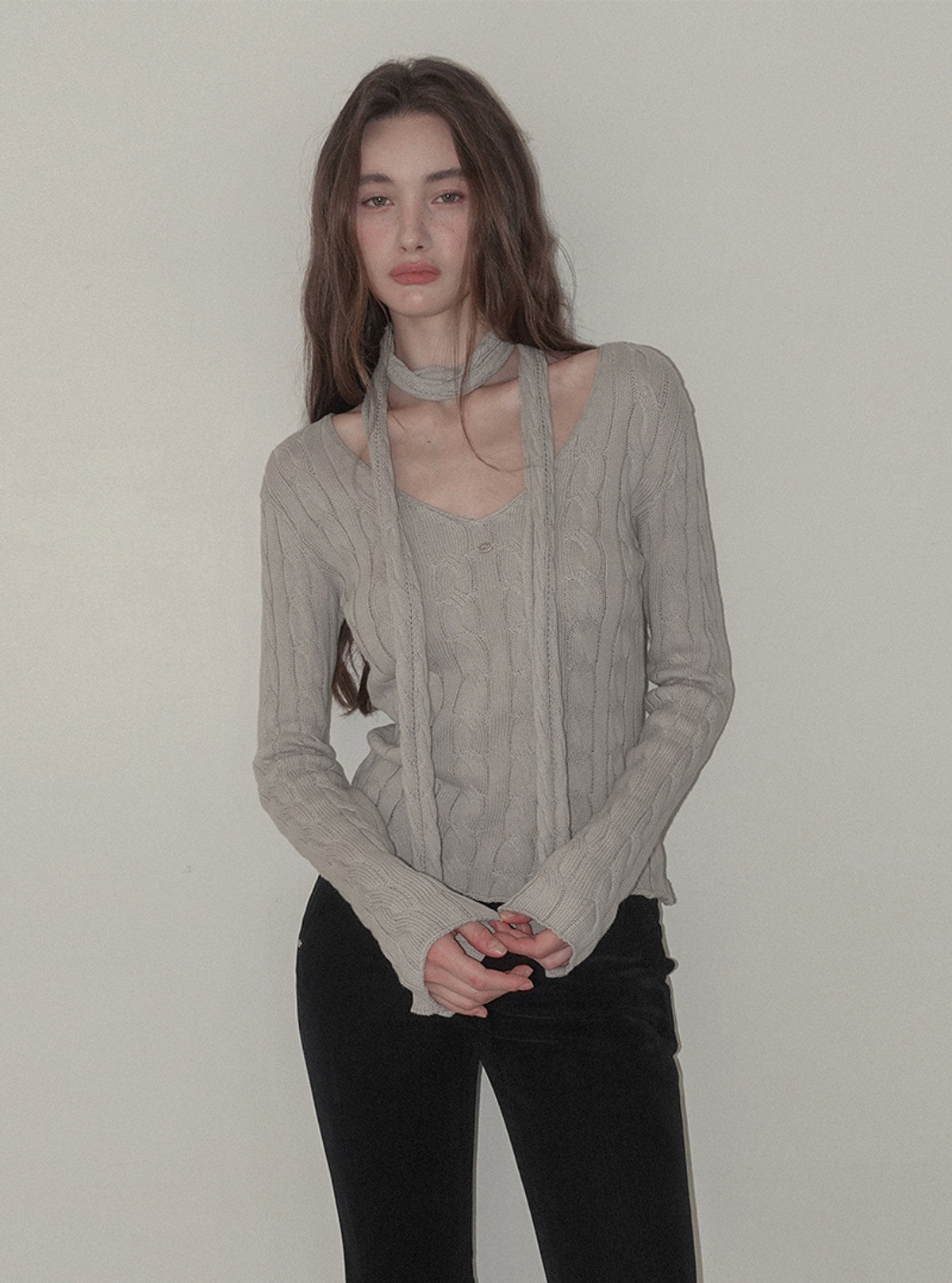 Sion cable V-neck long sleeve knit (muffler set) | View 7