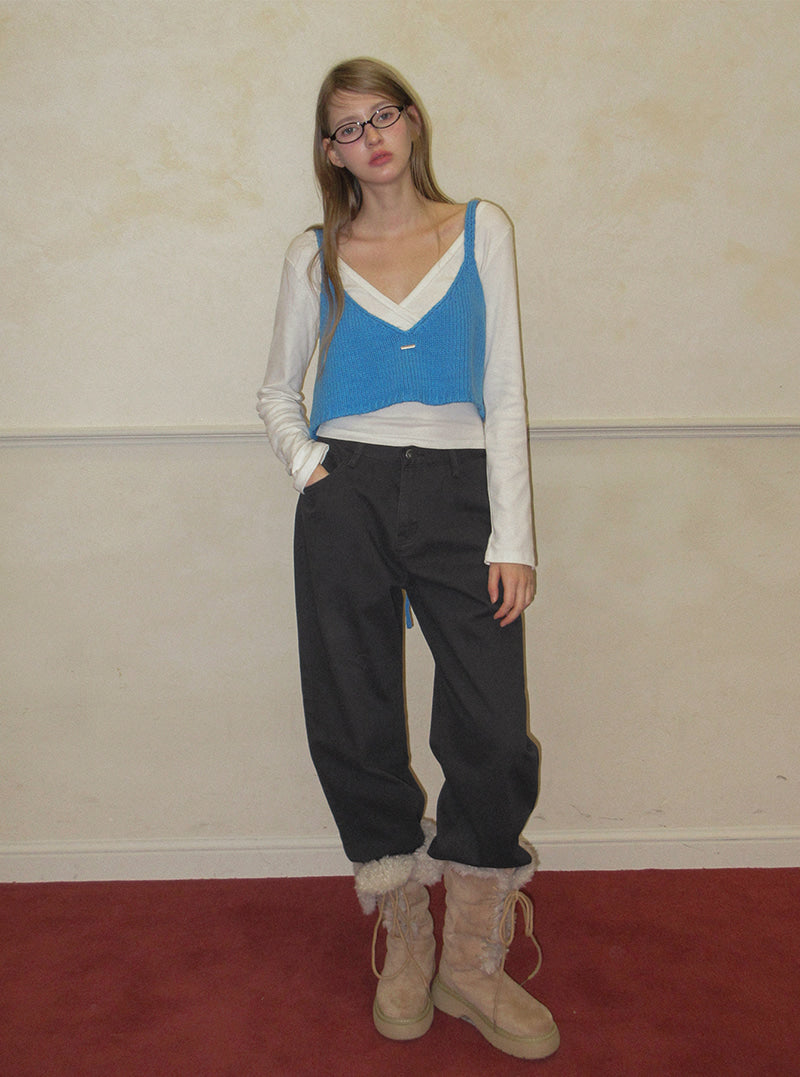 TWEE Denil loose-fit V-neck knit bustier | Product styling view 4