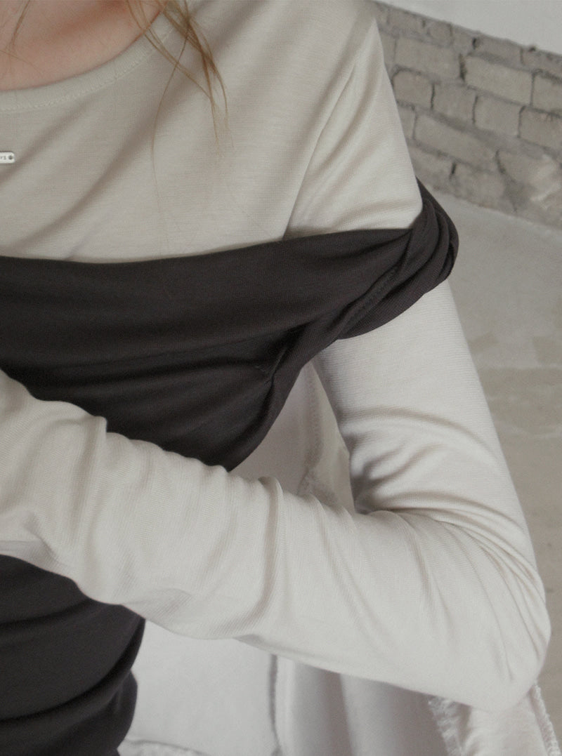 TWEE Muen asymmetric shoulder layered long sleeve T-shirt | Product styling view 5