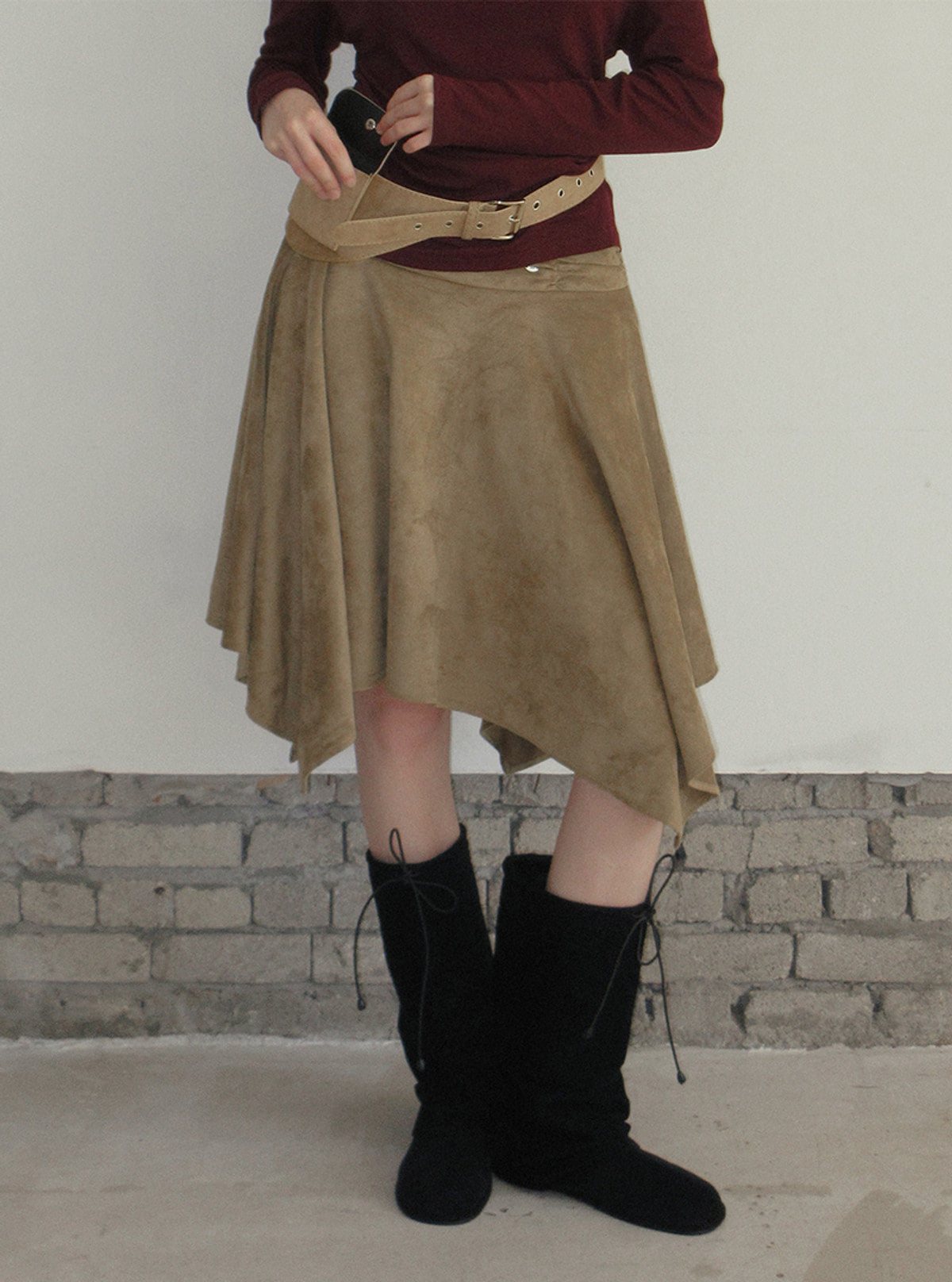 TWEE Chia suede pocket belt | Product styling view 9