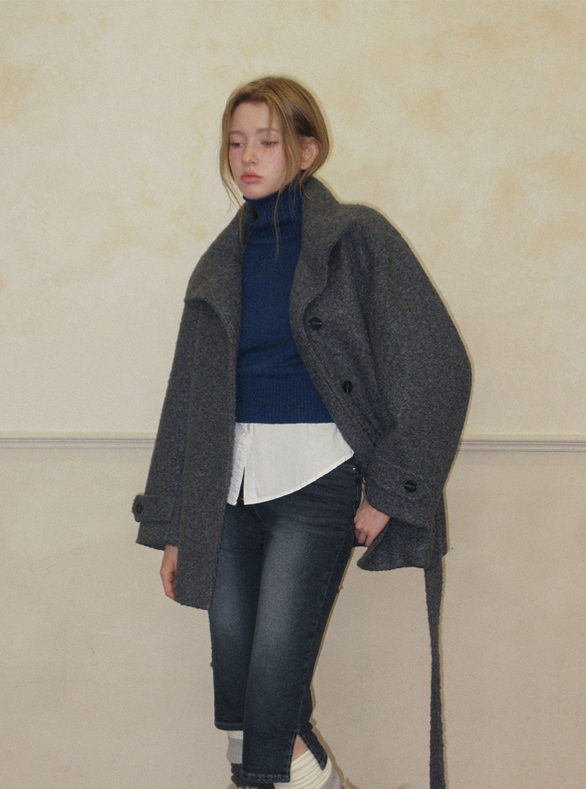 TWEE Obins boucle half coat (strap set) | Product styling view 10