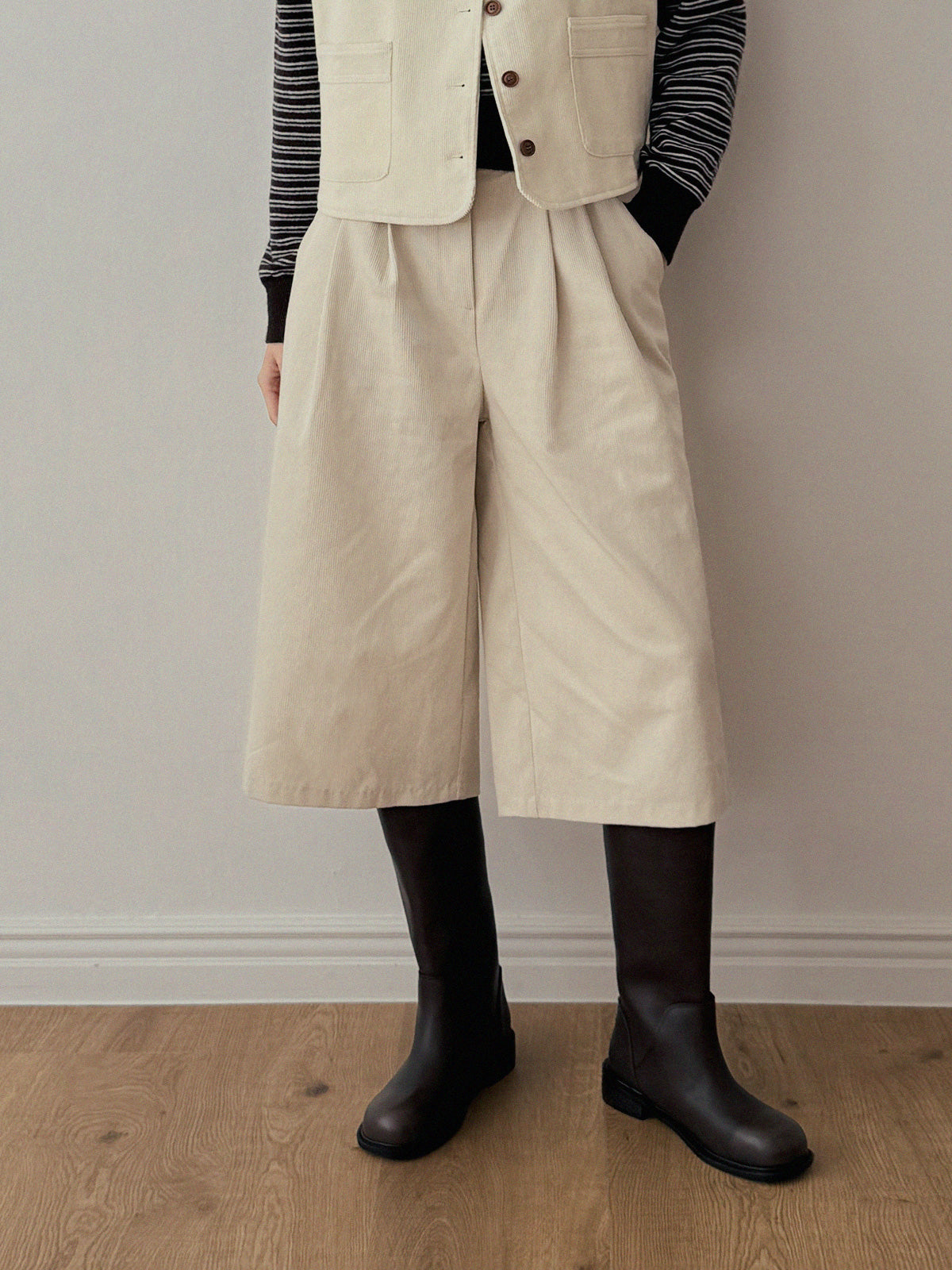 Ulzen Corduroy Pintuck Bermuda Pants