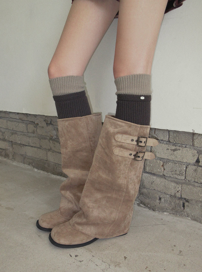TWEE Riol contrast knit leg warmers | Product styling view 3