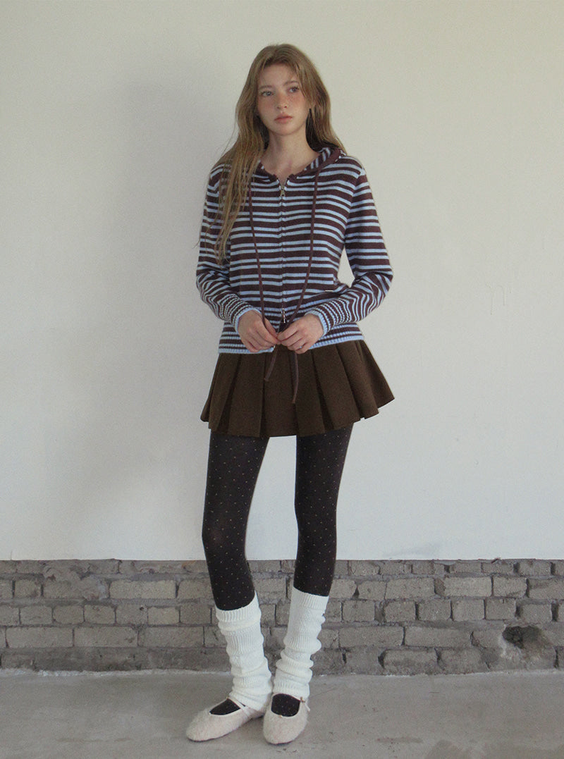 TWEE Ronv punching knit leg warmers | Product styling view 4