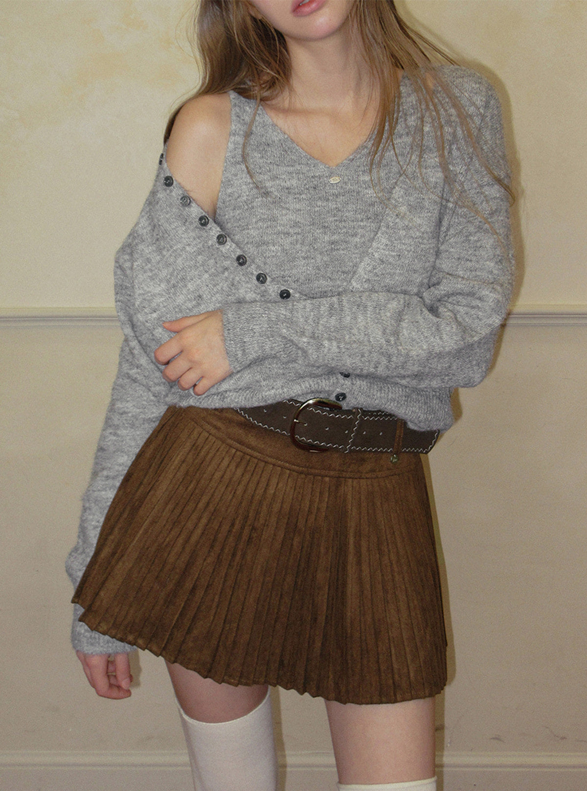 TWEE Tonel suede pleated mini skirt (belt set) | Product styling view 5