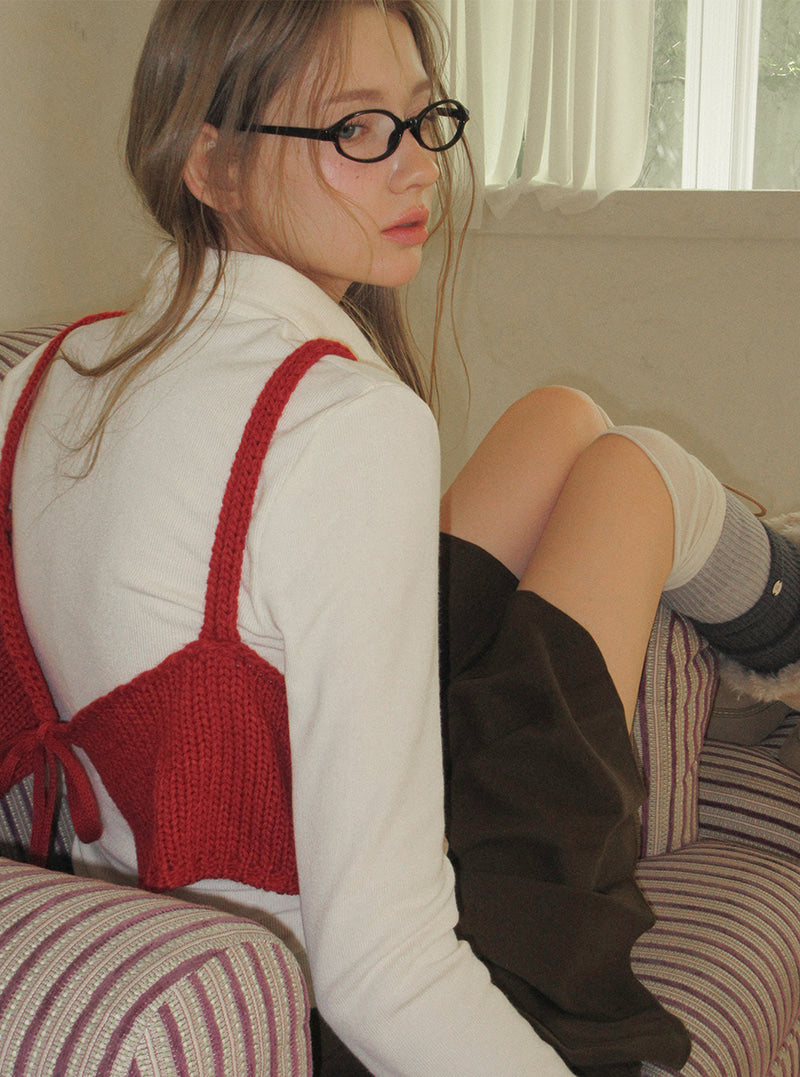 TWEE Denil loose-fit V-neck knit bustier | Product styling view 9