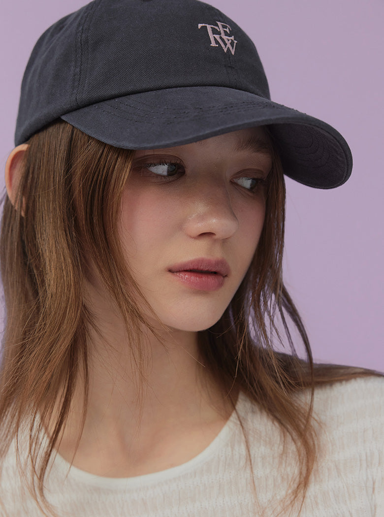 Ebnin Contrast Embroidered Baseball Cap