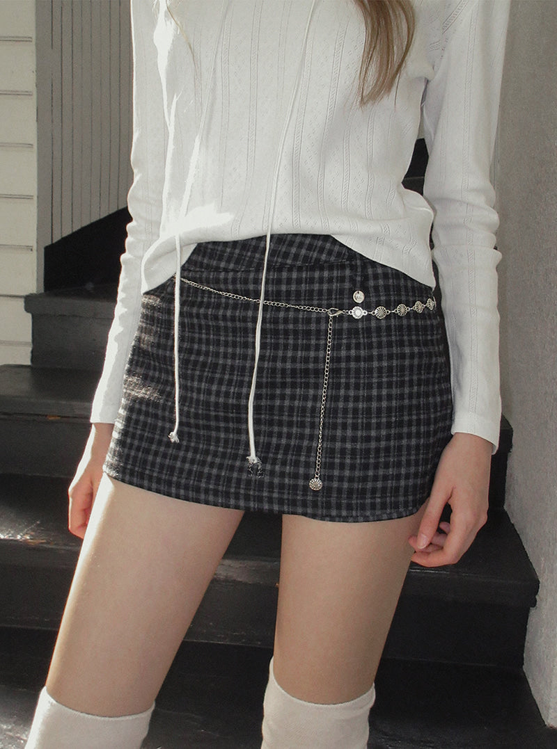 TWEE Shasta daisy pendant chain belt | Product styling view 4