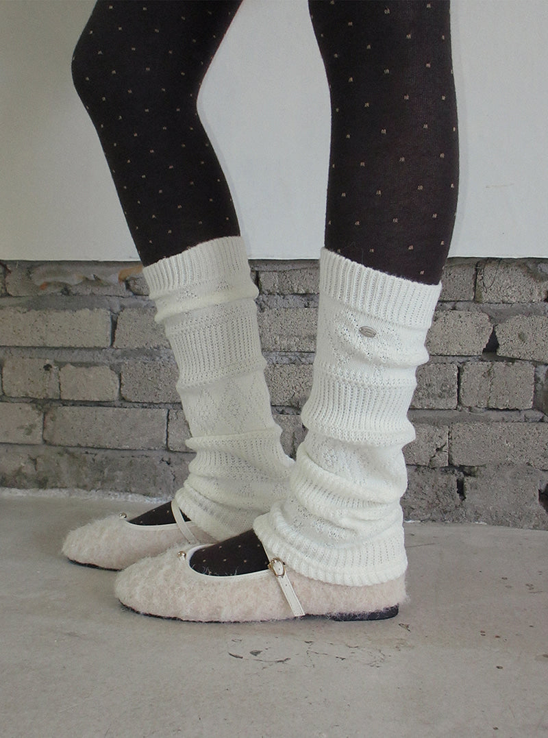 TWEE Ronv punching knit leg warmers | Product styling view 3