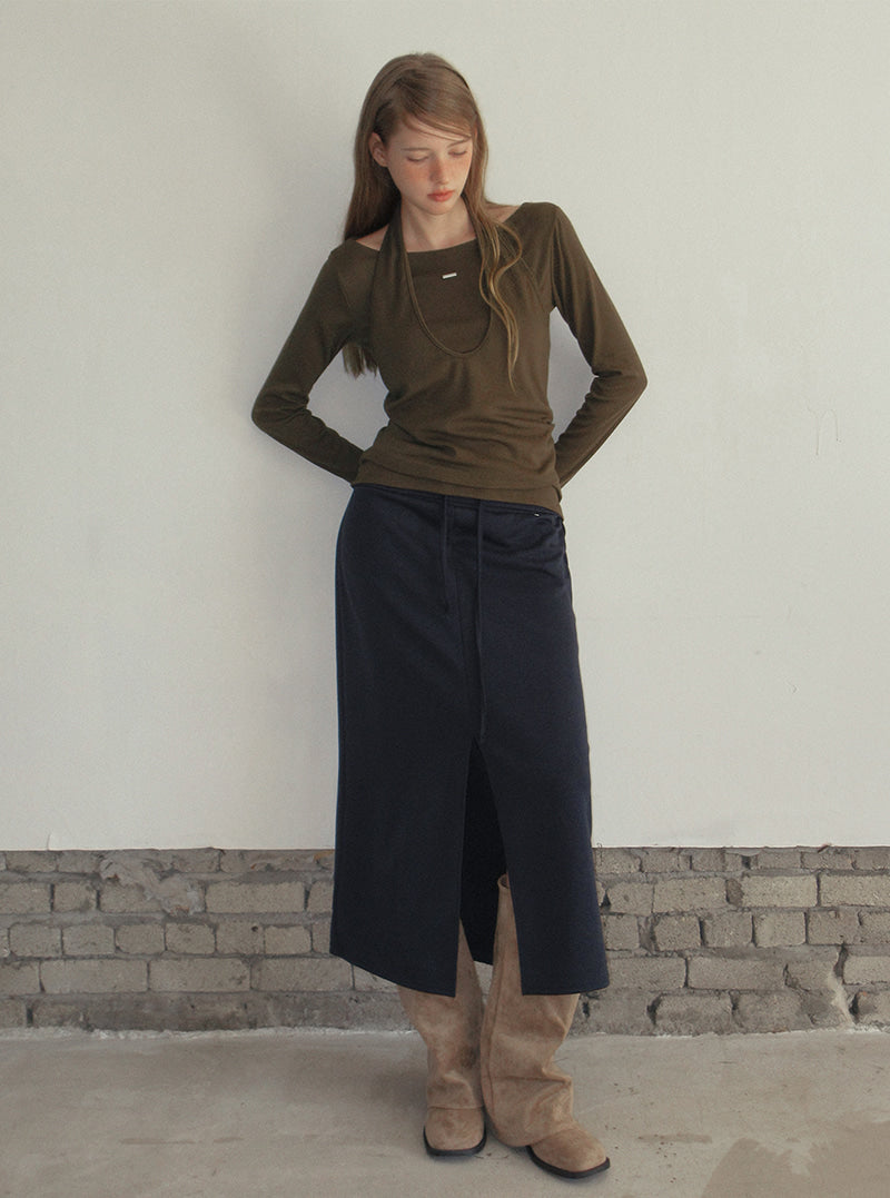 TWEE Tini folding front slit long skirt | Product styling view 7