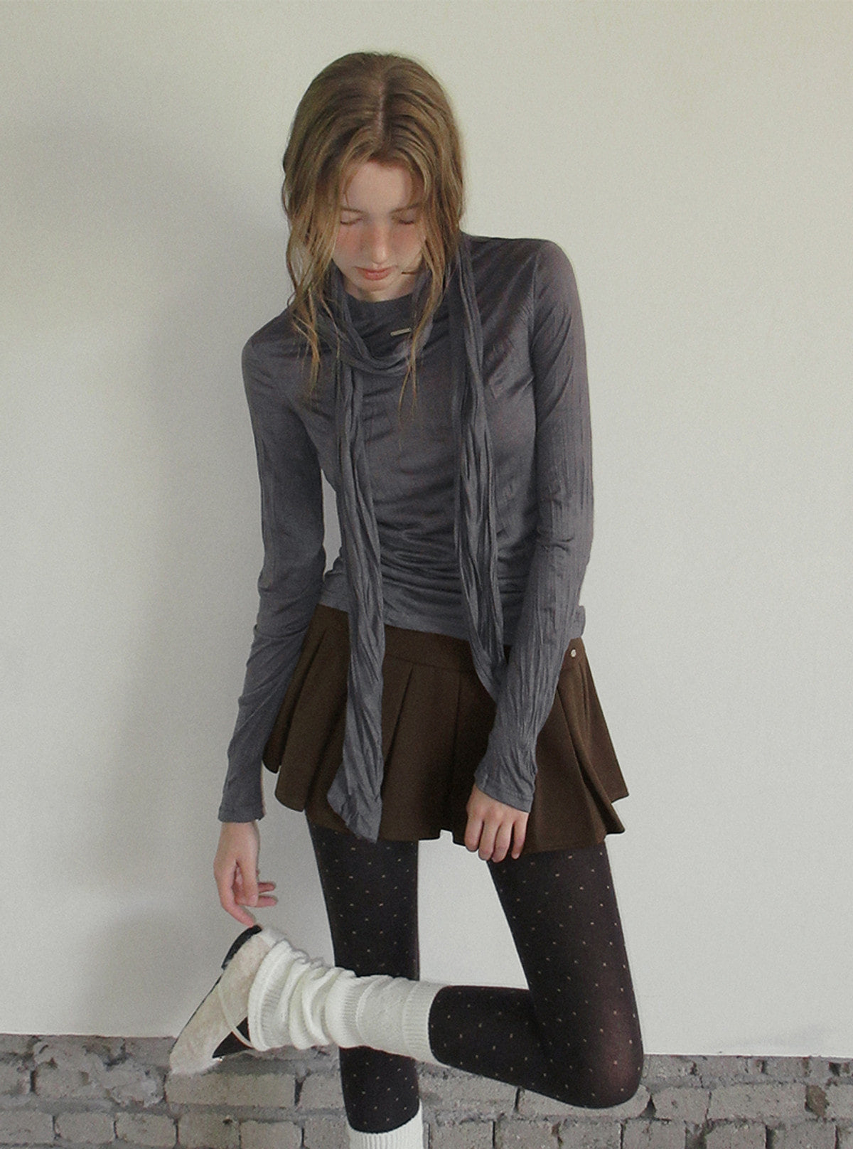 TWEE Toen wrinkle round neck long sleeve T-shirt (strap set) | Product styling view 7