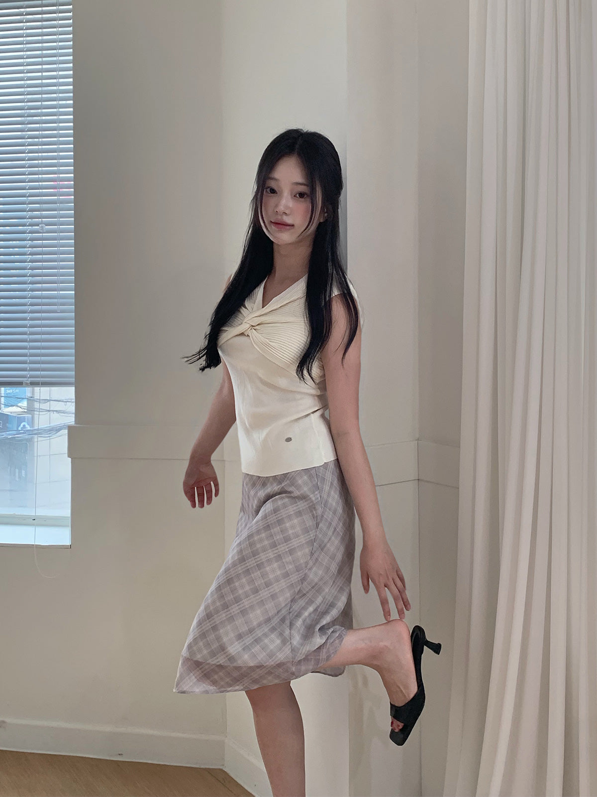 Jeron twist off-shoulder short sleeve knit