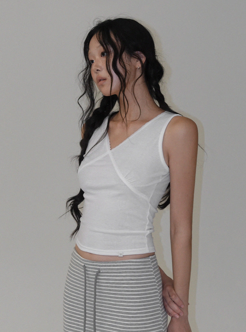 [TWEE:B] Dirun lace V-neck sleeveless top