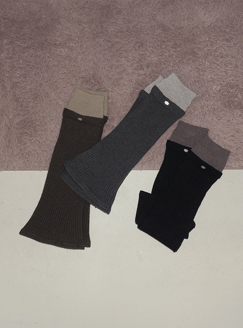 TWEE Riol contrast knit leg warmers | Product styling view 4