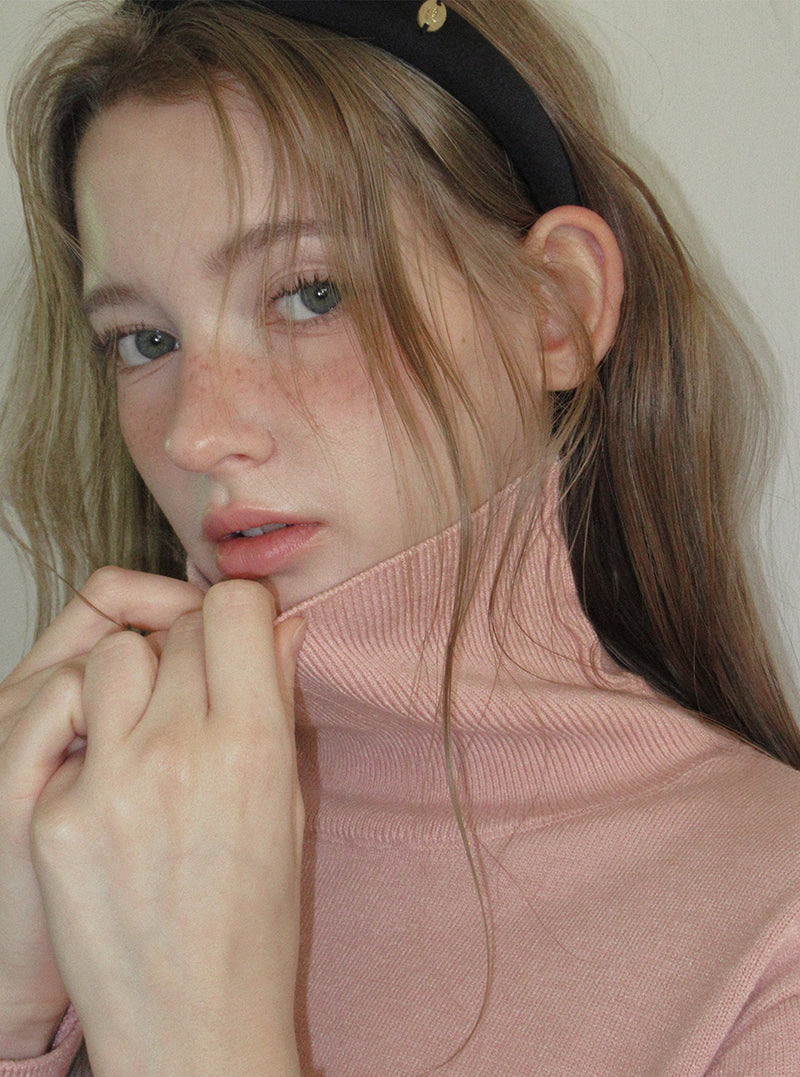 TWEE Redon basic turtleneck long sleeve knit | Product styling view 4