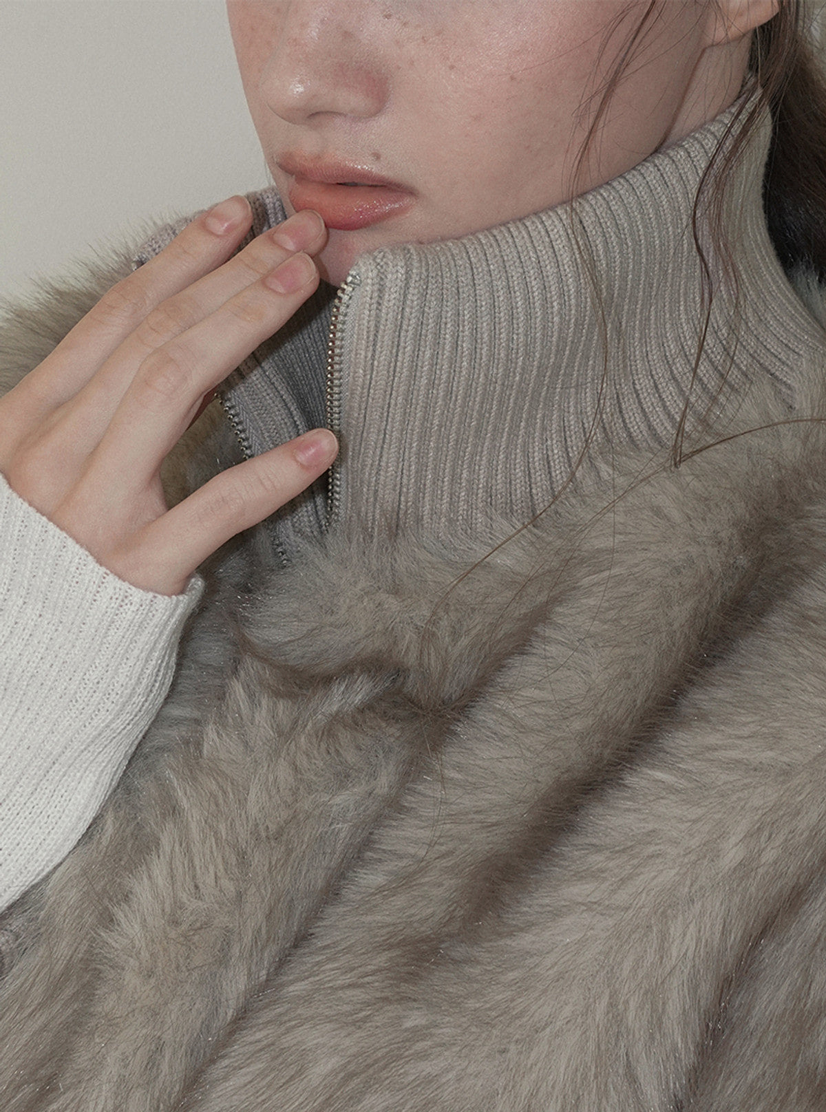 Eodeun high-neck cropped fur jumper | View 4