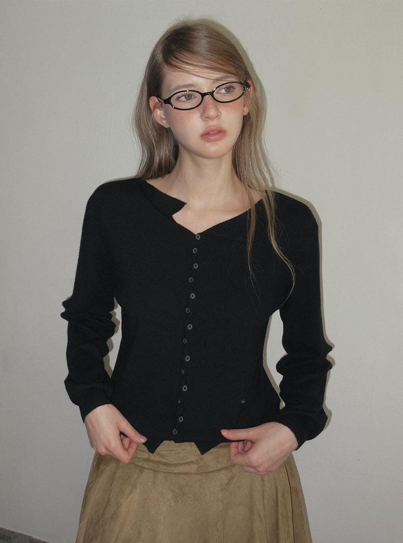 TWEE Korat zigzag button collar knit long sleeve cardigan | Product styling view 4