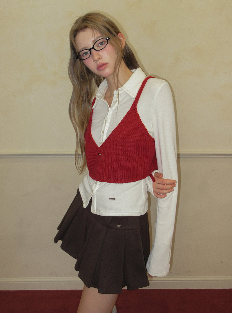 TWEE Denil loose-fit V-neck knit bustier | Product styling view 10