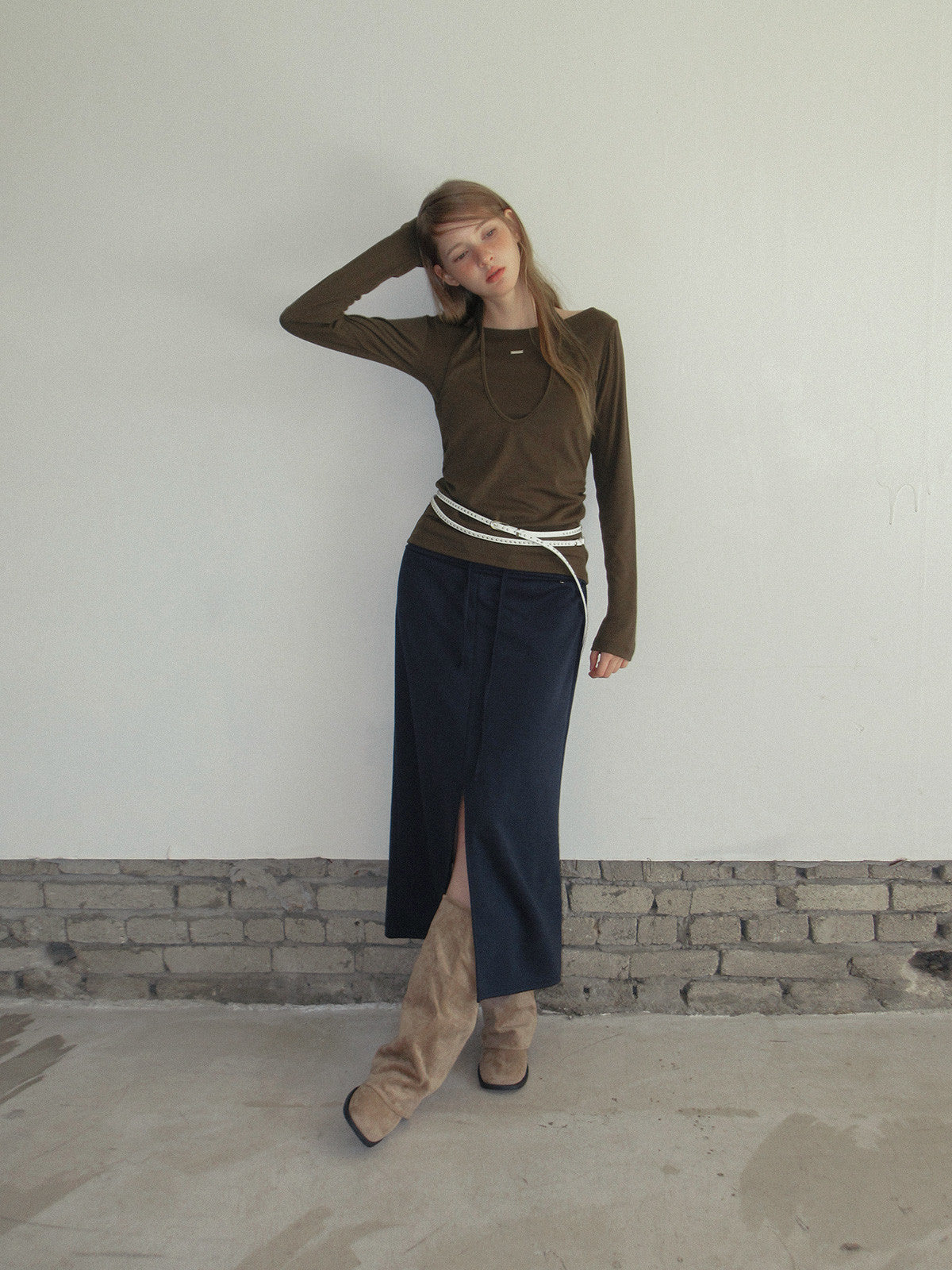 TWEE Polki stud thin double long belt | Product styling view 13