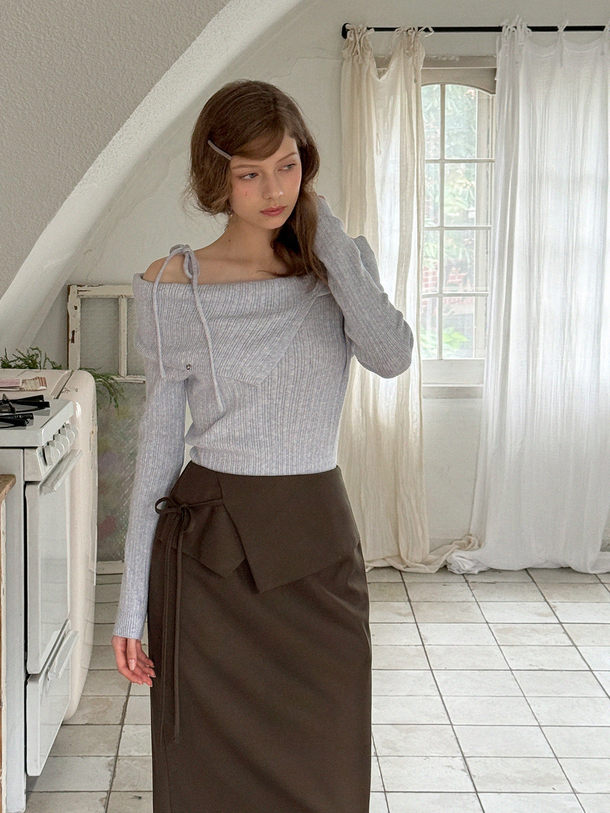 Robin Off-Shoulder Strap Knit
