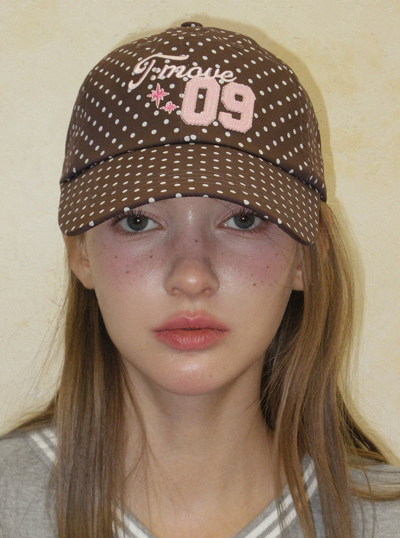 TWEE Teton dot move lettering ball cap | Product styling view 3