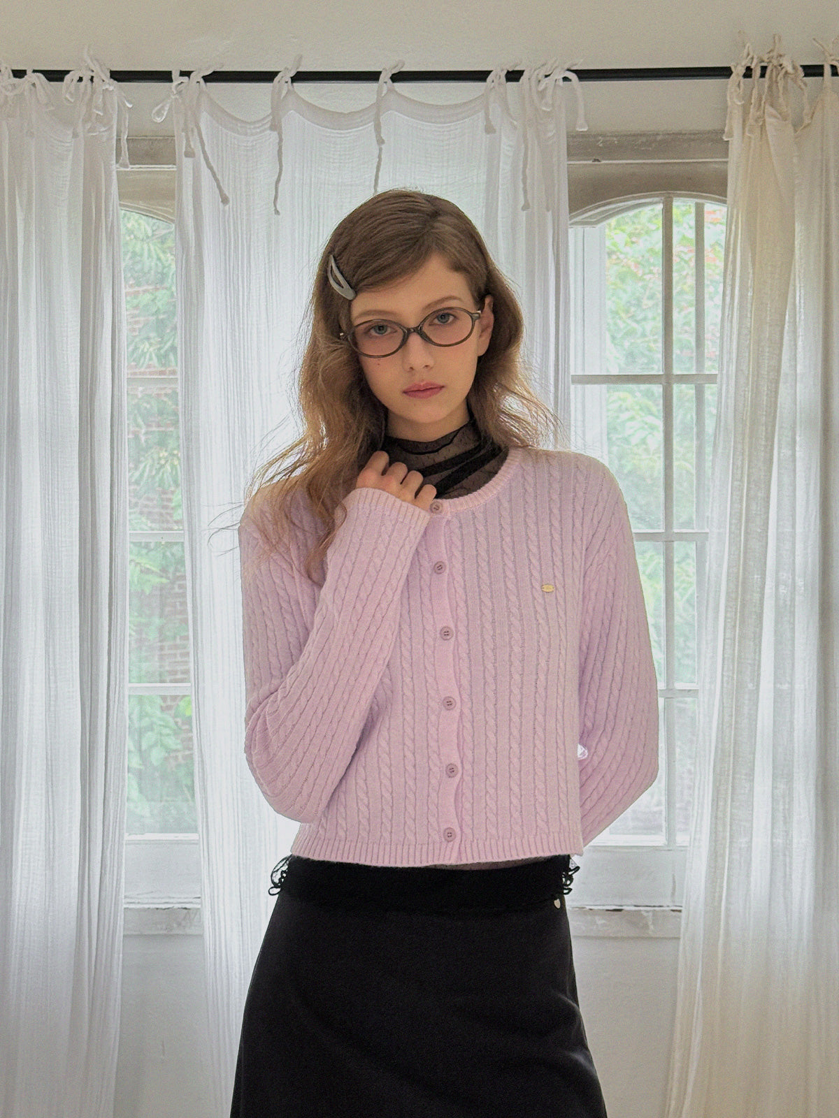 [TWEE] Tiben Kurz geschnittener Strickcardigan mit Zopfmuster