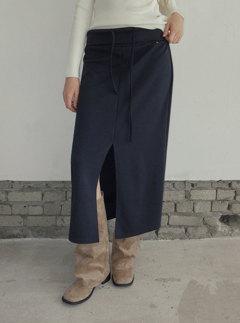 TWEE Tini folding front slit long skirt | Product styling view 3
