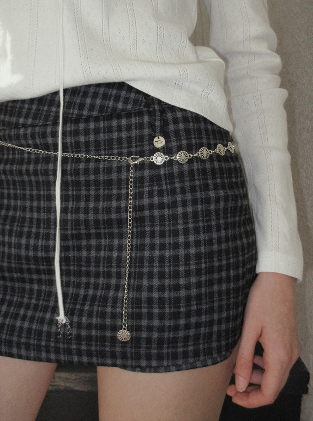 TWEE Shasta daisy pendant chain belt | Main product image