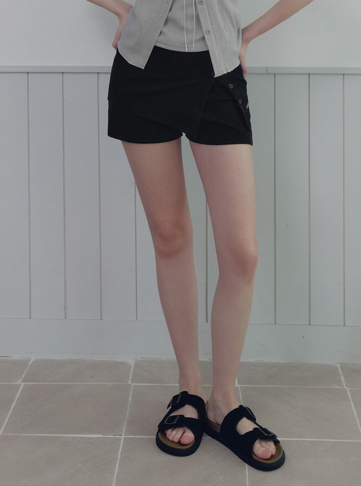 Hevit Button Skirt Shorts