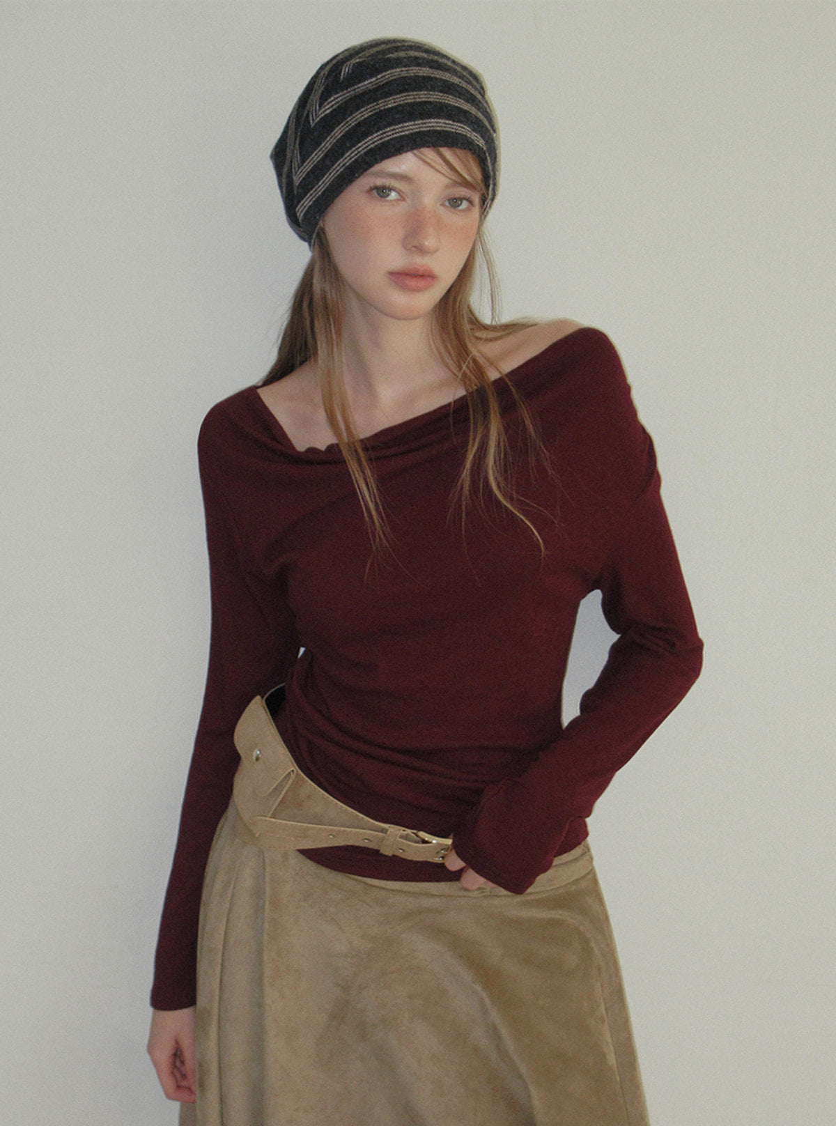 TWEE Chia suede pocket belt | Product styling view 8